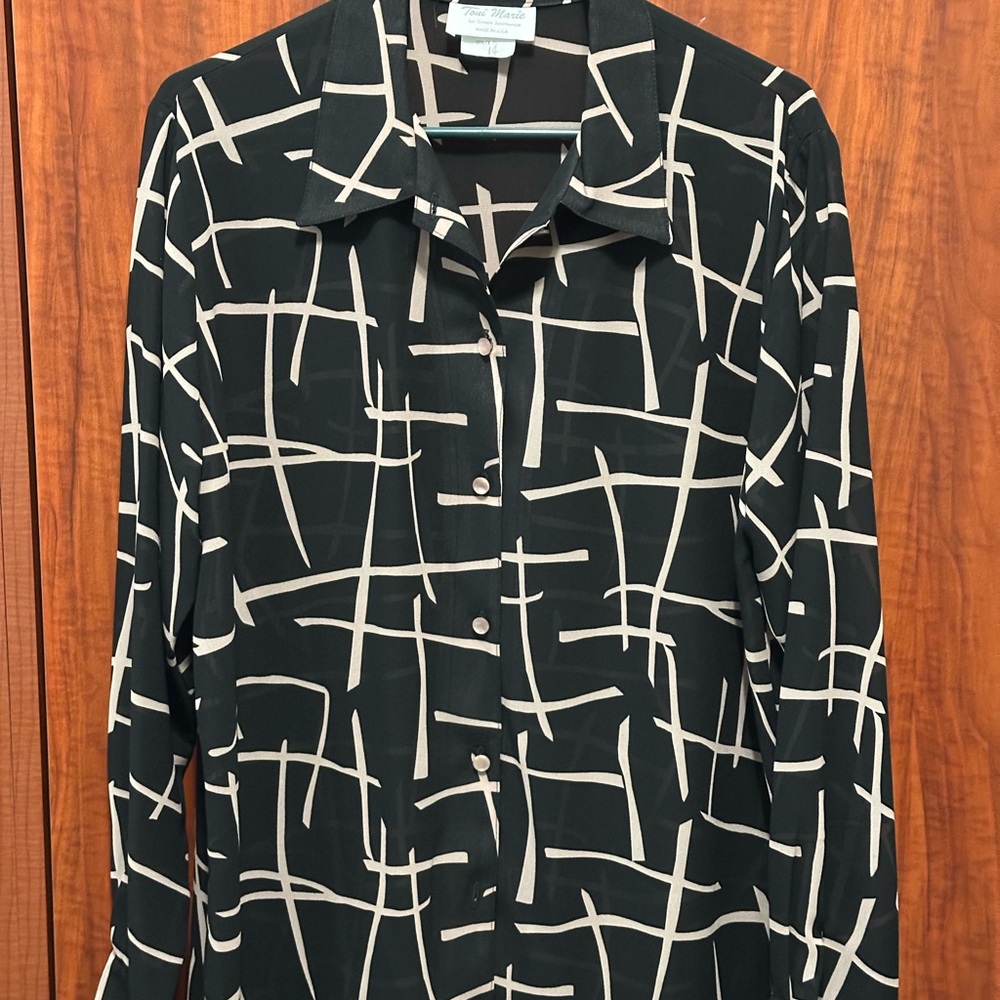 Toni Marie Black and Cream Patterned Flowy Sheer Shirt